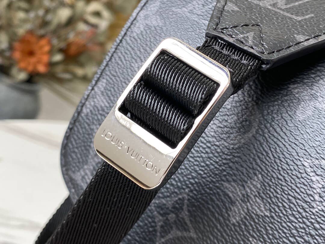 Louis Vuitton Monogram Flap Leather Small Messenger Bag Replica Black M30746