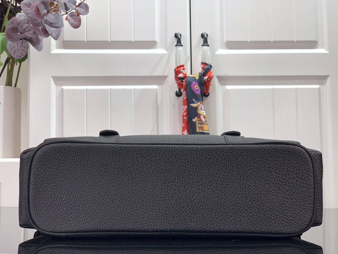 Louis Vuitton Trunk Taurillon Leather Messenger Bag Replica Black M58494