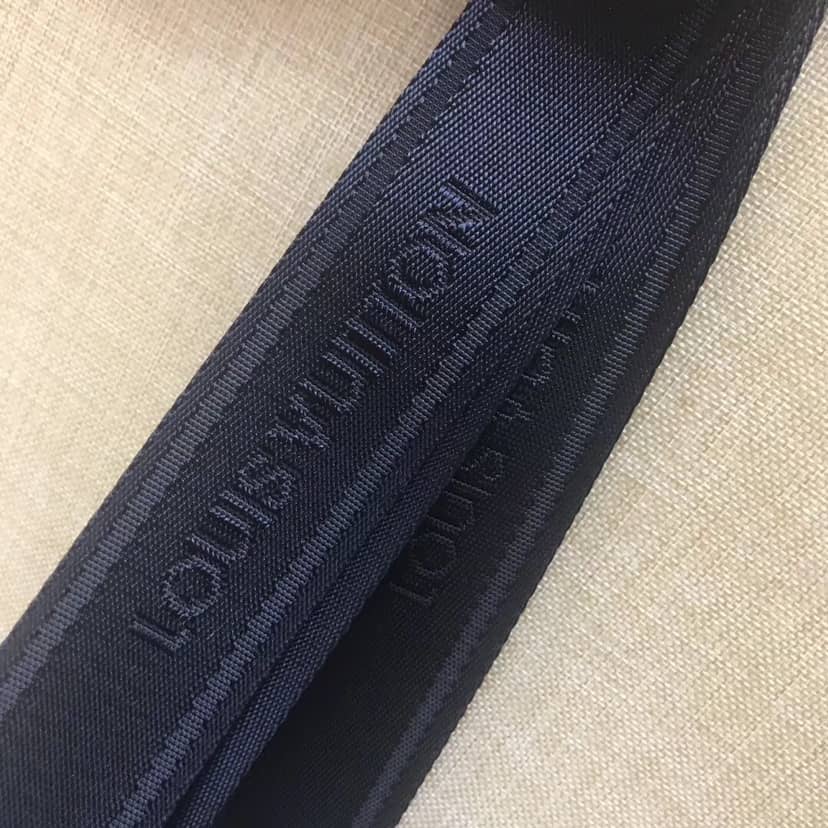 Louis Vuitton Taiga Grigori MM Messenger Bag Replica Blue M30206