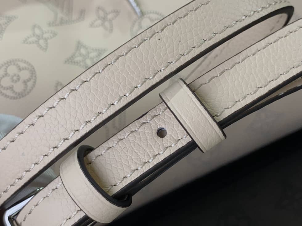 Louis Vuitton Why Knot MM Mahina Cream M20700 Replica Hobo