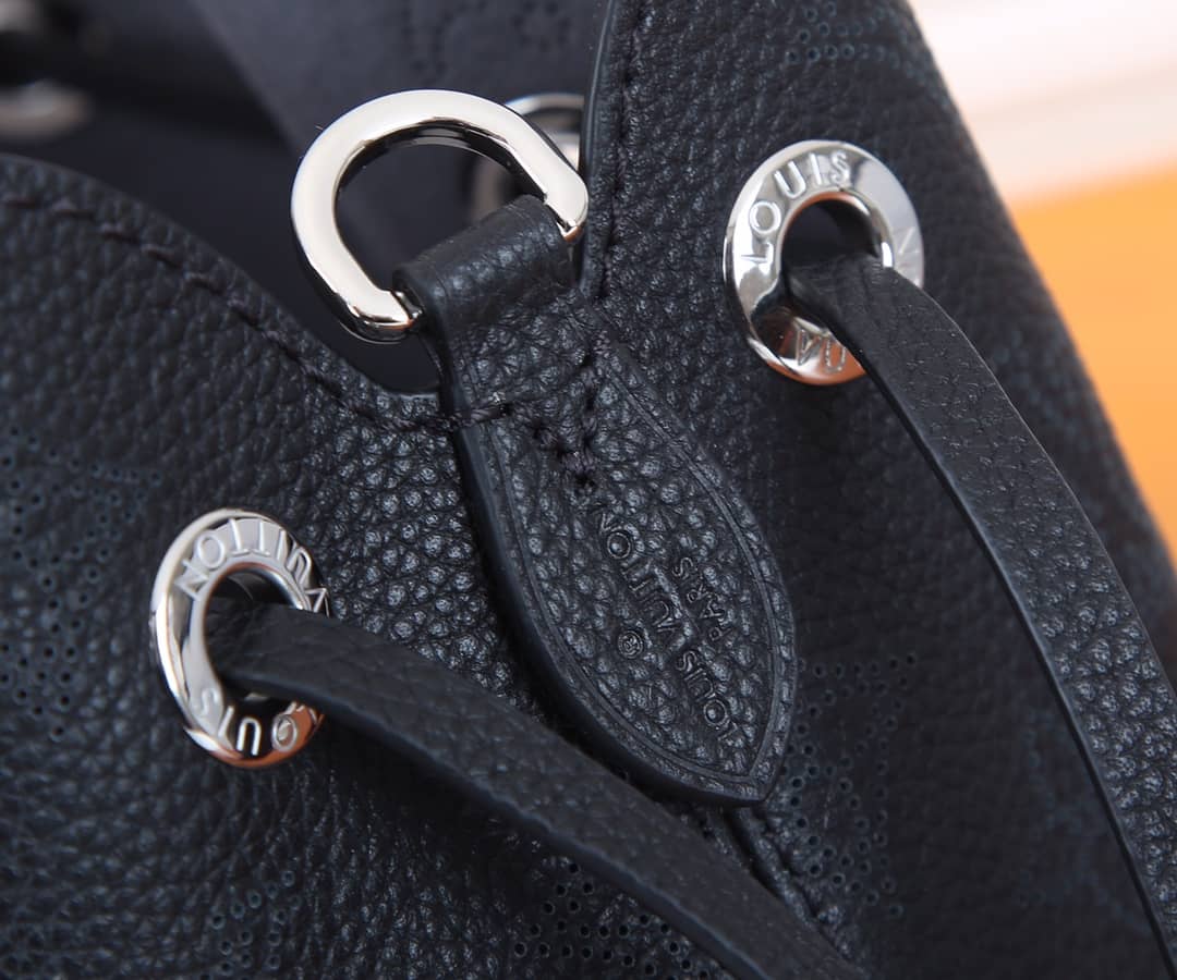 Louis Vuitton Bella Leather Replica Shoulder Bag Black M57070