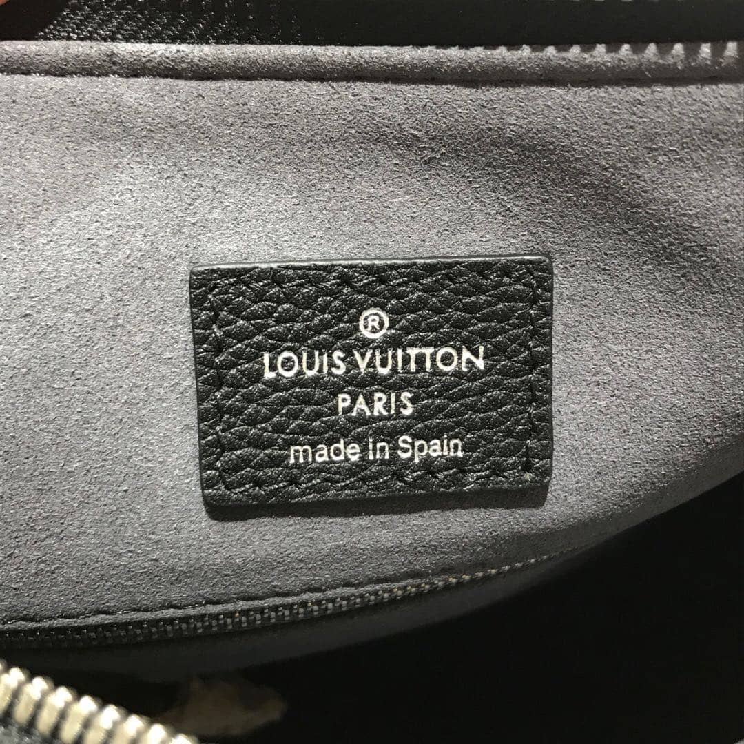 Louis Vuitton Beaubourg Hobo MM Mahina Leather Replica Black M56073