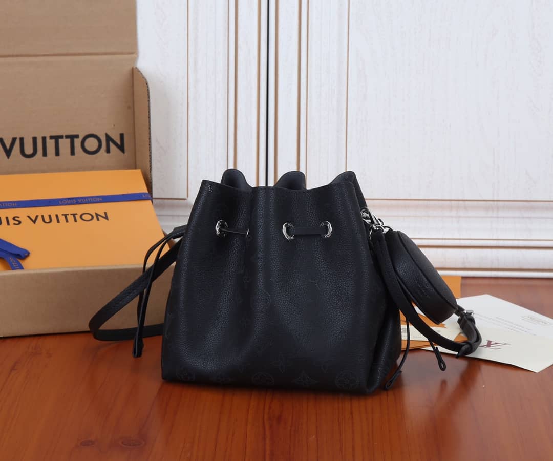 Louis Vuitton Bella Leather Replica Shoulder Bag Black M57070
