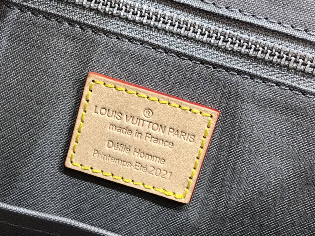 Louis Vuitton Sac Plat Monogram Mirror Coated Shoulder Bag Replica Silver M45884