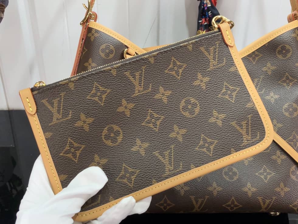 Louis Vuitton CarryAll PM M46203 Replica Shoulder Bag