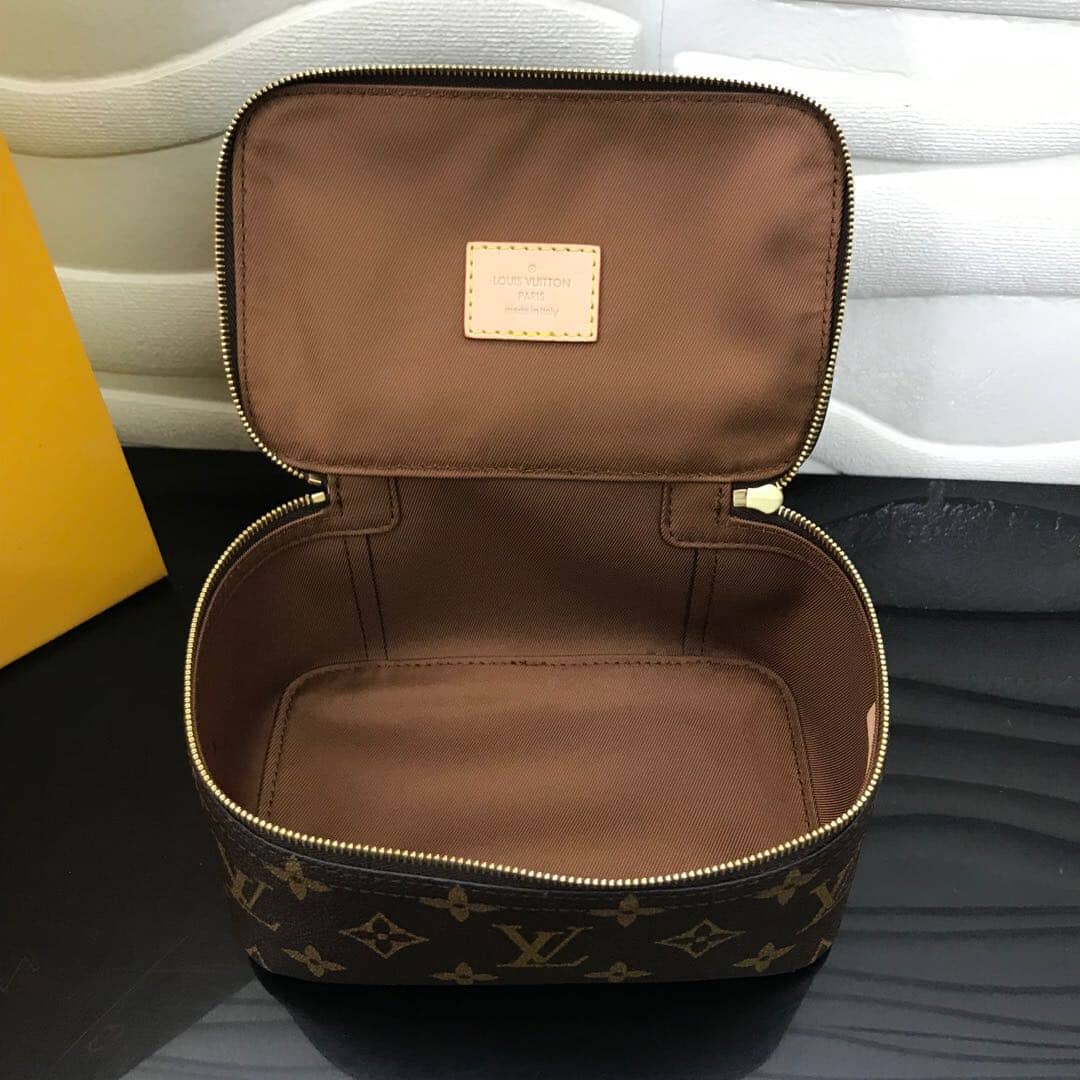 Louis Vuitton Monogram Packing Cube MM Replica