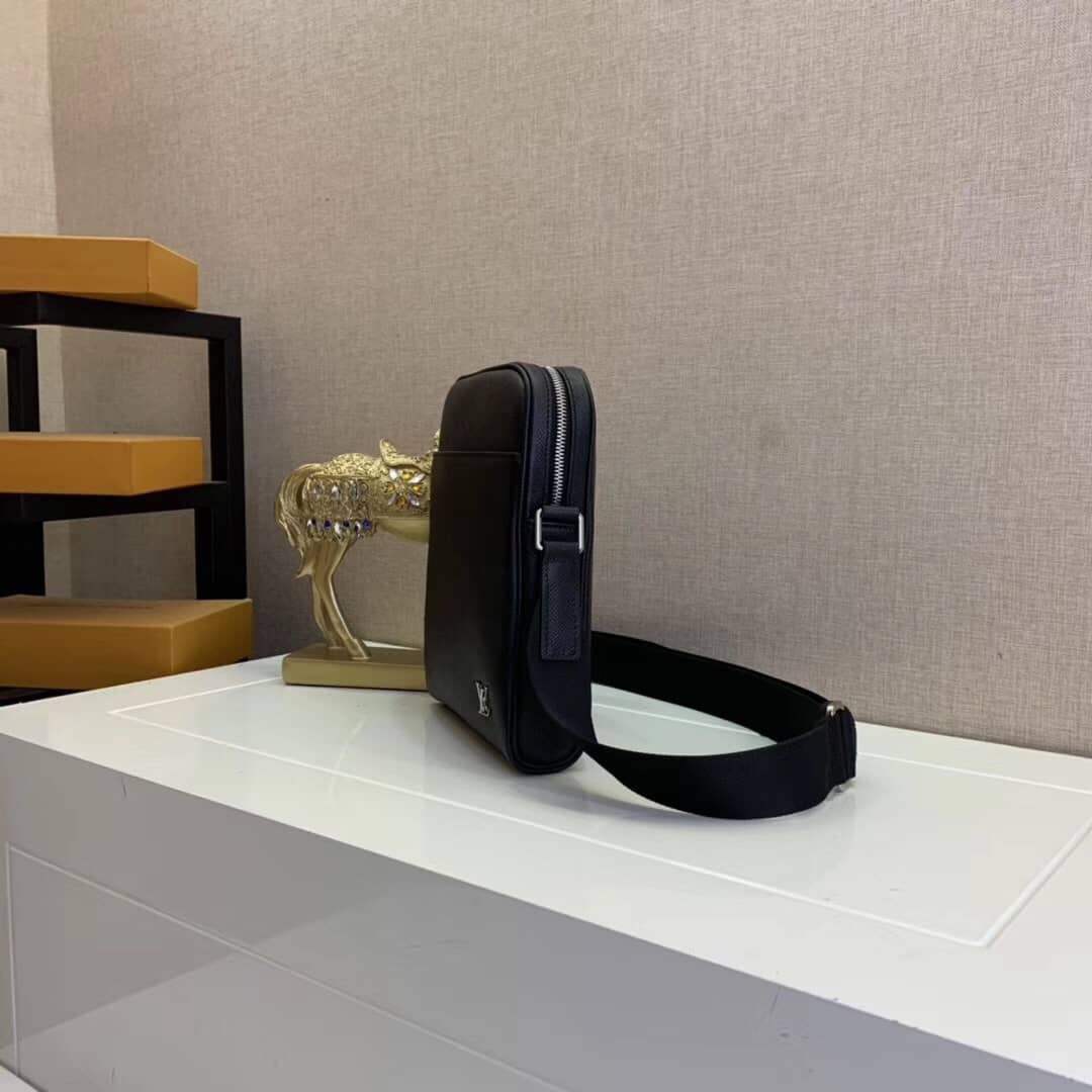 Louis Vuitton Alex BB Taiga Leather Replica Messenger Bag M30265