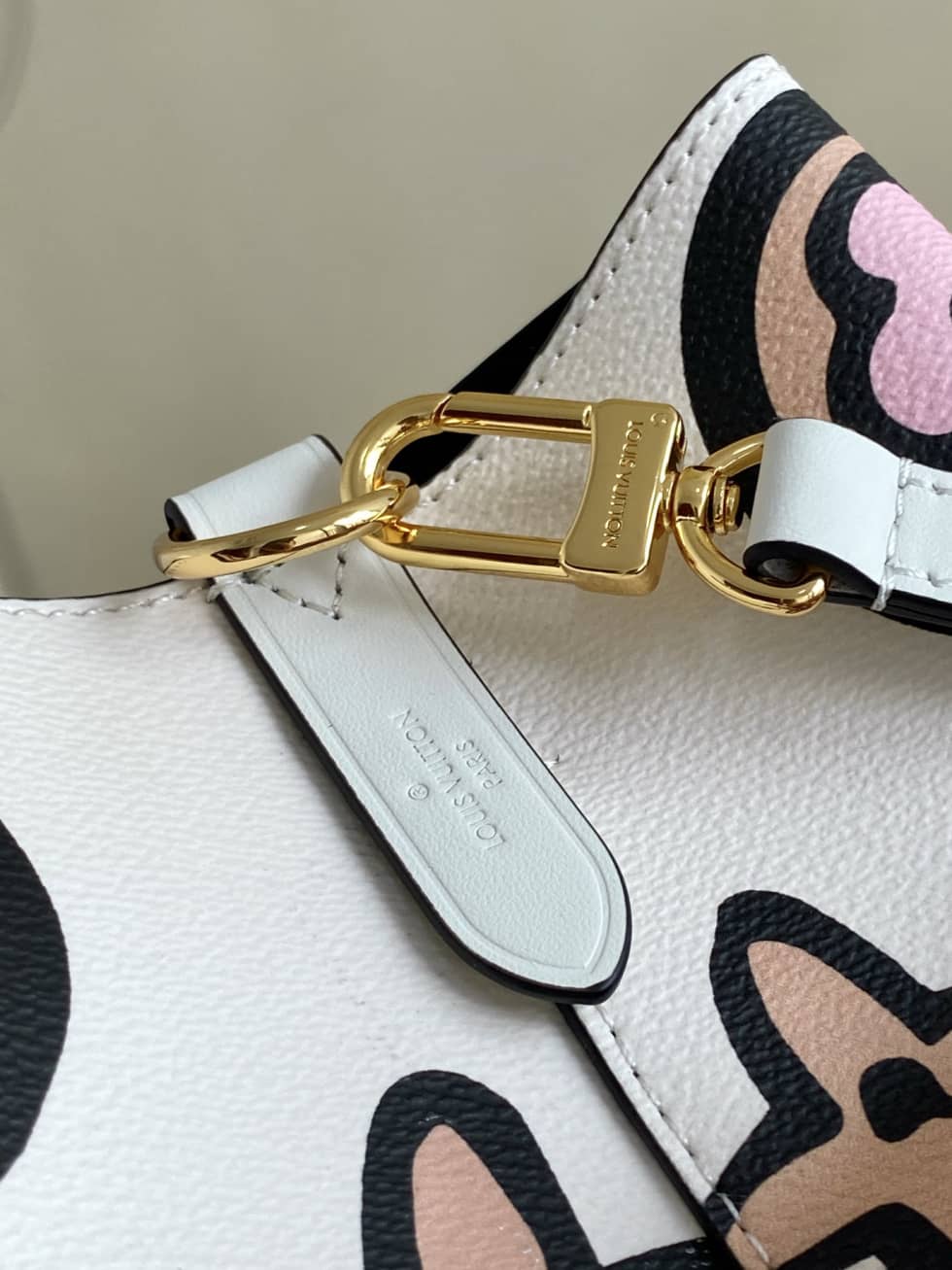 Louis Vuitton NeoNoe Monogram Giant Jungle White M44679 Replica Bucket Bag
