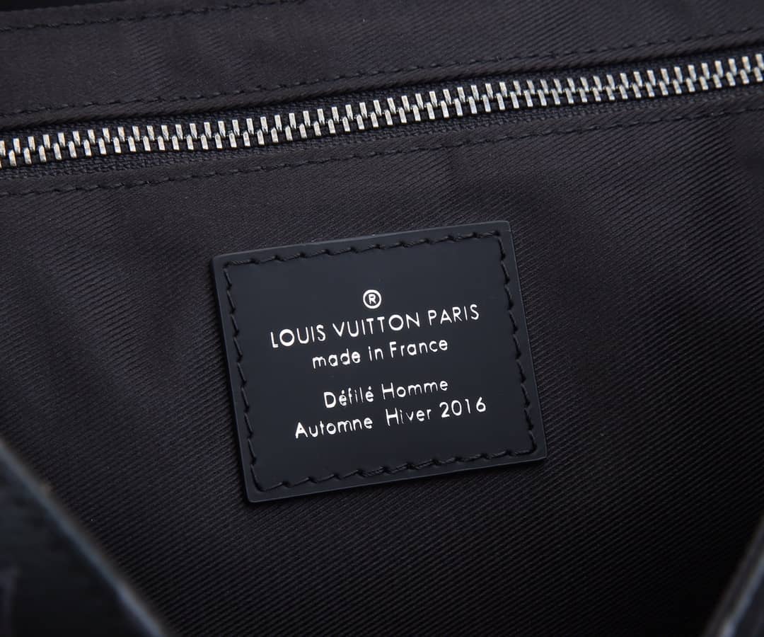 Louis Vuitton Monogramu Messenger PM Voyage Shoulder Bag Replica M40511