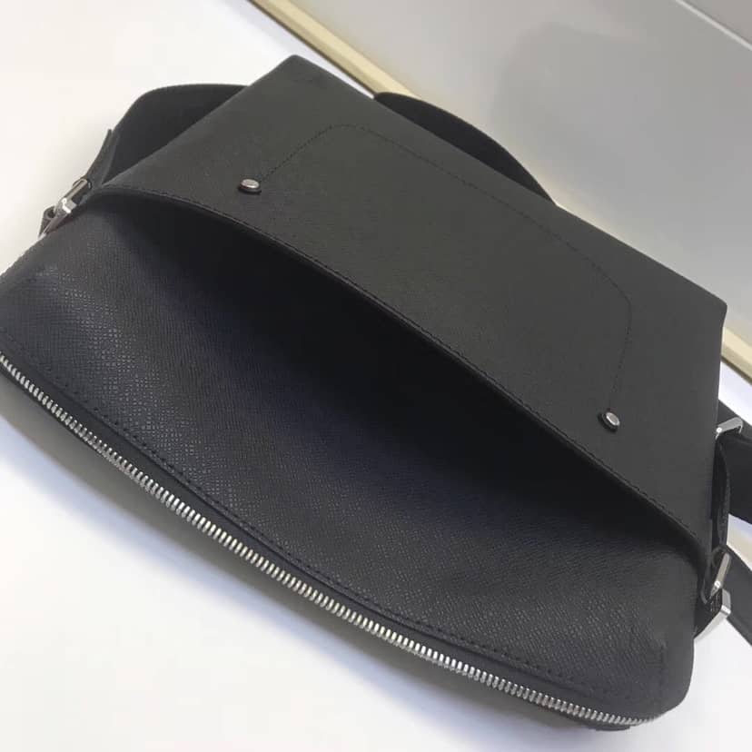Louis Vuitton Taiga Grigori MM Messenger Bag Replica Black M30206