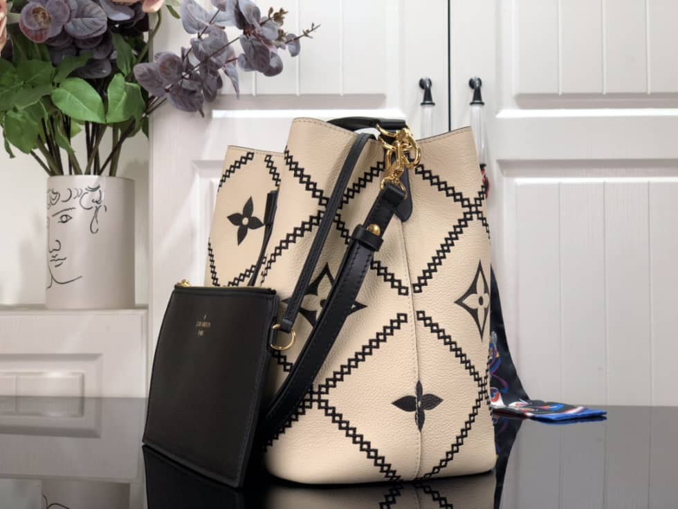 Louis Vuitton NeoNoe MM White M46023 Replica Bucket Bag