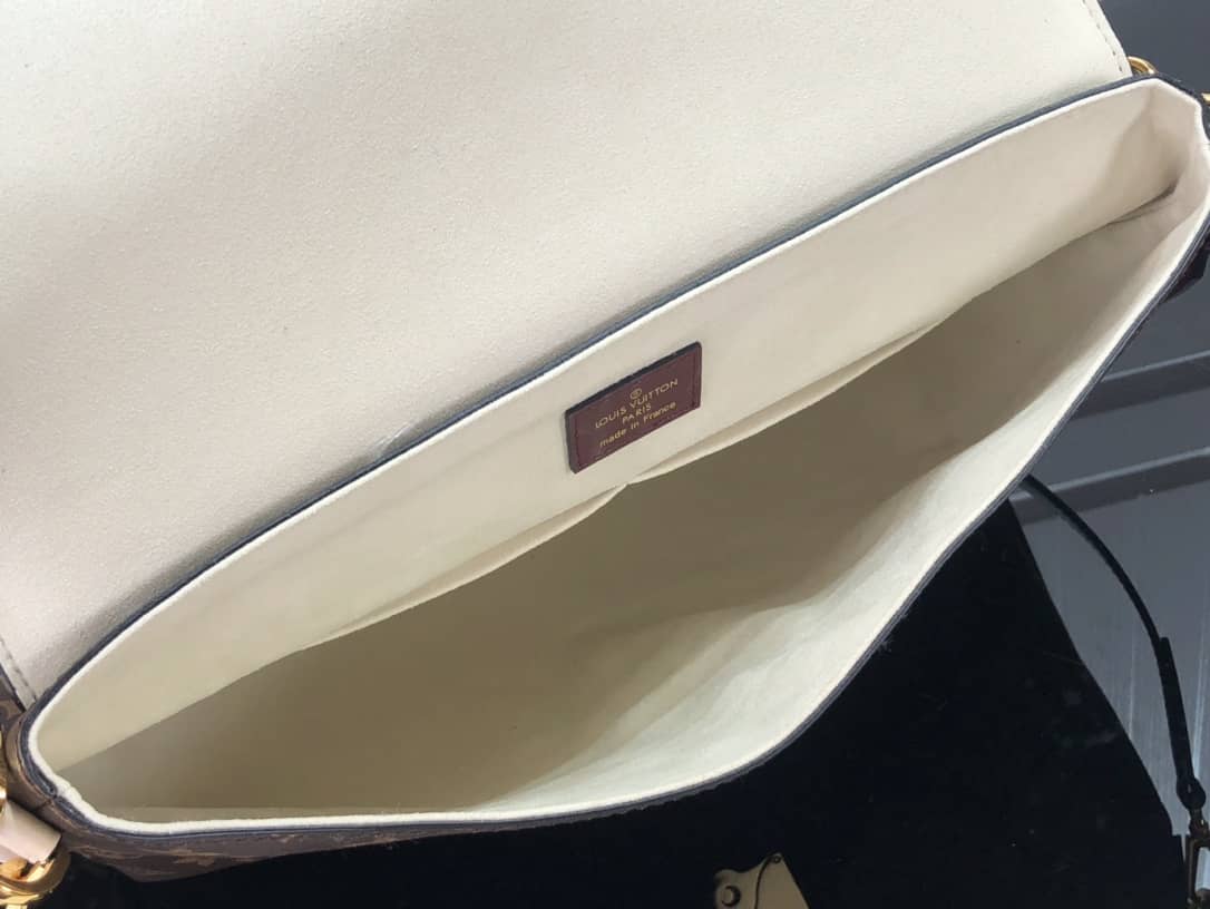 Louis Vuitton Beaubourg MM Bag Monogram Canvas Replica M43953