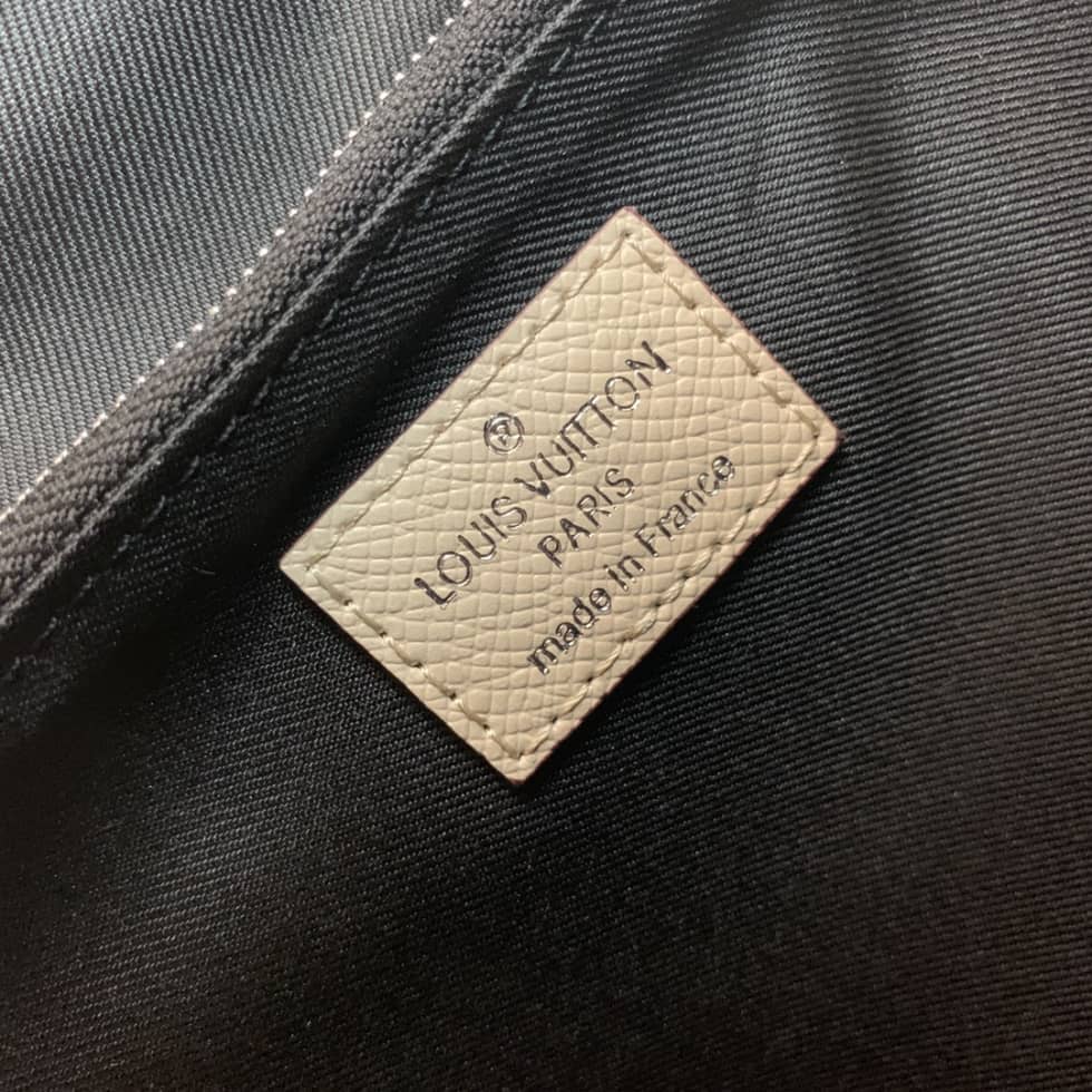 Louis Vuitton New Flap Taiga Noir M30807 Replica Messenger Bag