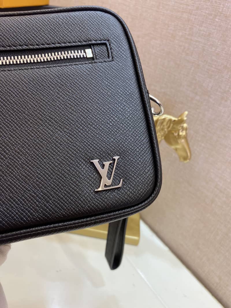 Louis Vuitton Pochette Kasai Taiga Cowhide Leather Tote Replica M30441