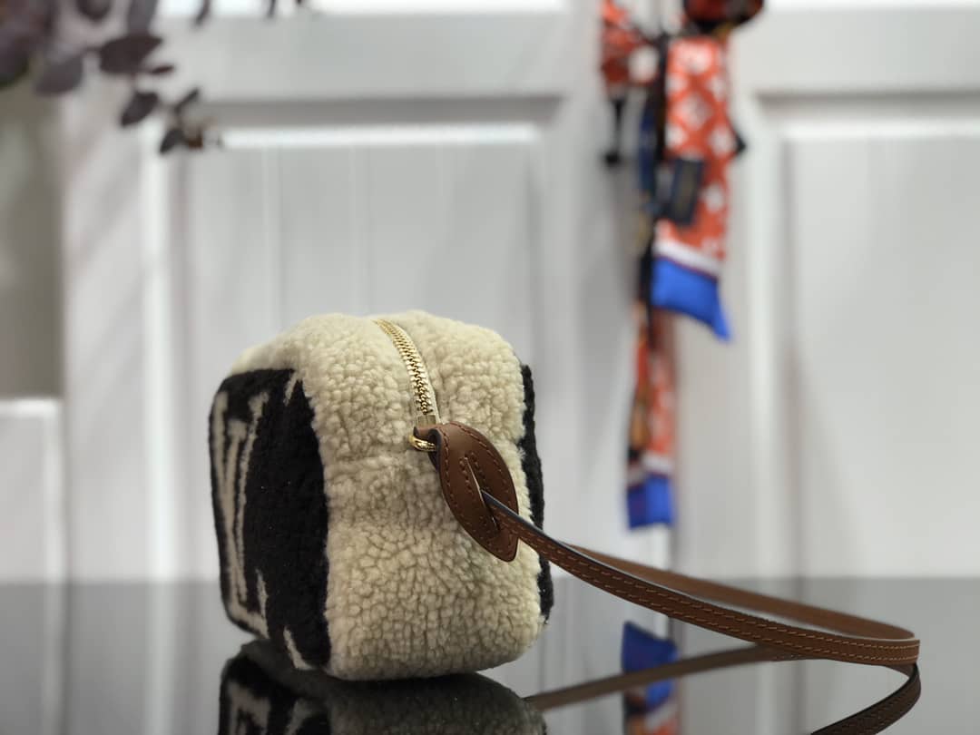 Louis Vuitton Giant Monogram Teddy Replica Shoulder Bag M68599