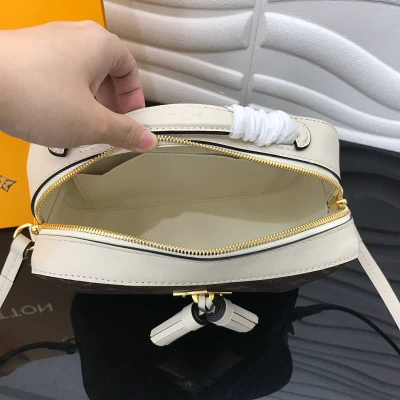 Louis Vuitton Saintonge Monogram Canvas Replica Shoulder Bag White M43557