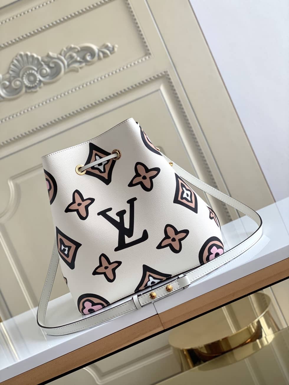 Louis Vuitton NeoNoe Monogram Giant Jungle White M44679 Replica Bucket Bag