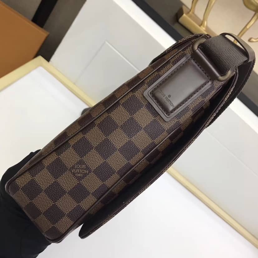 Louis Vuitton District MM Mens Genuine Leather Replica Shoulder Bag N41212