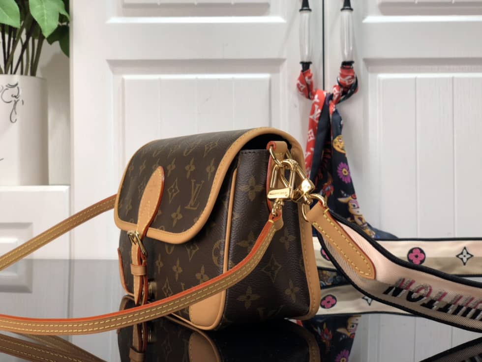 Louis Vuitton Diane Monogram M45985 Replica Crossbody Bag