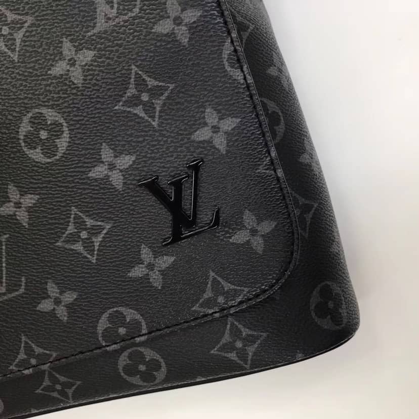 Louis Vuitton District MM Monogram Replica Messenger Bag M44001