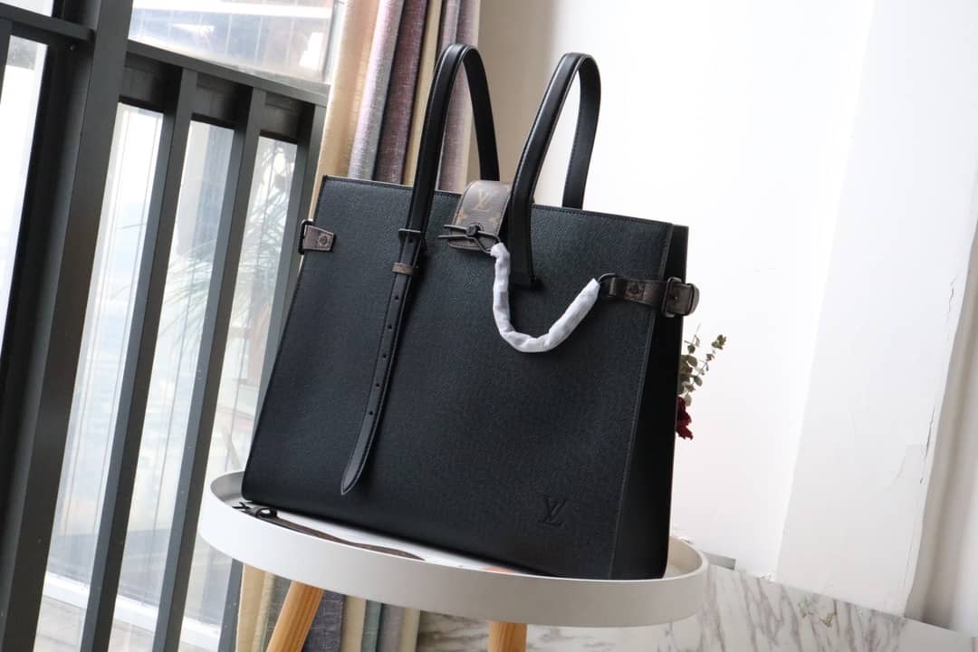 Louis Vuitton Retro Wearable Mens Shopping Bag Replica M30725