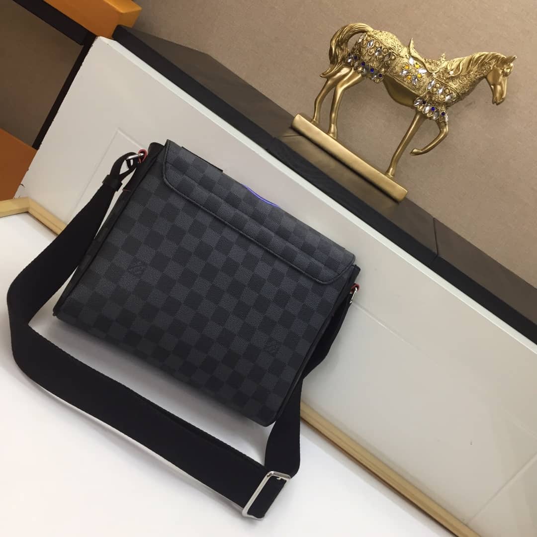 Louis Vuitton Damie Grafit Alps District PM Messenger Bag Replica N40040