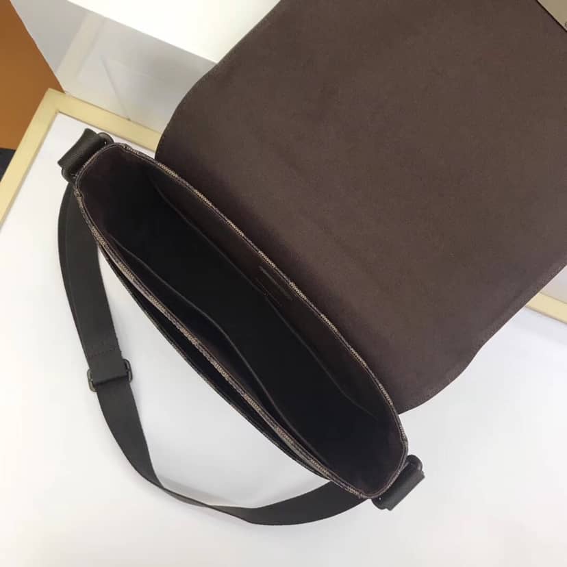 Louis Vuitton District MM Mens Genuine Leather Replica Shoulder Bag N41212
