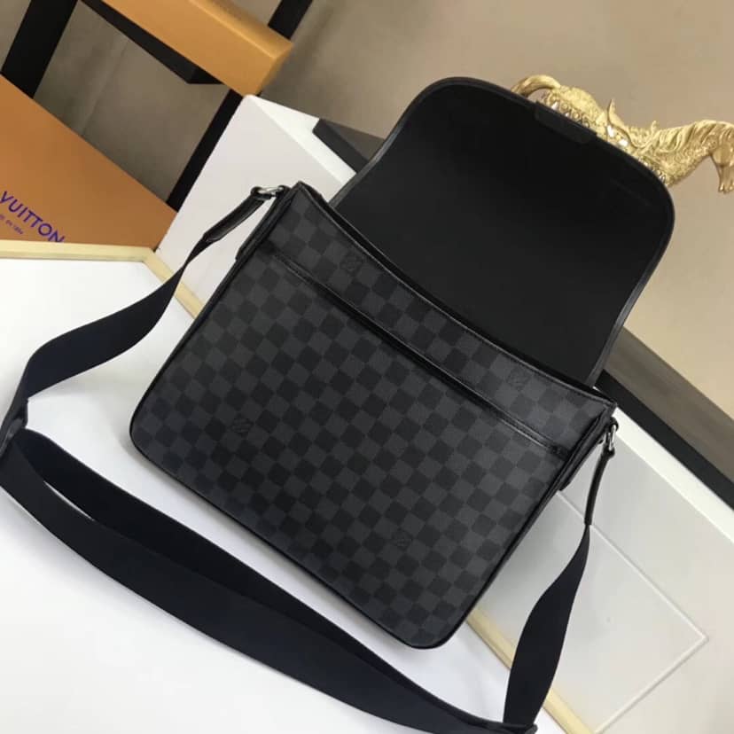 Louis Vuitton Damier Graphite Daniel MM Replica Shoulder Bag N58029