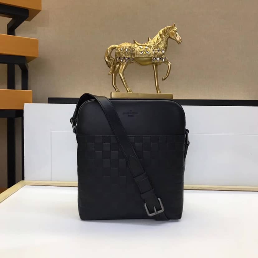 Louis Vuitton District Pochette Replica Shoulder Bag N23355