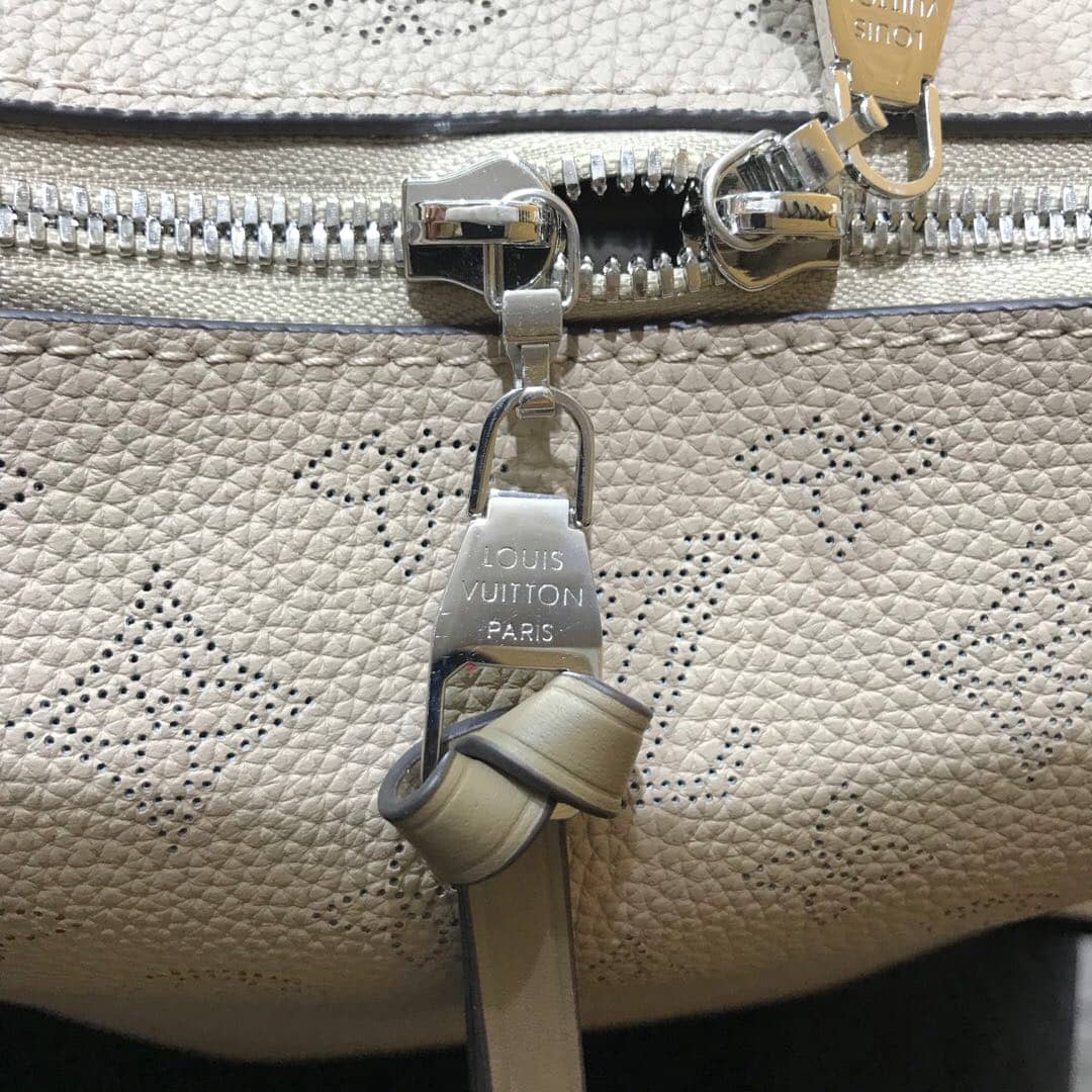 Louis Vuitton Beaubourg Hobo MM Mahina Leather Replica Beige M56073
