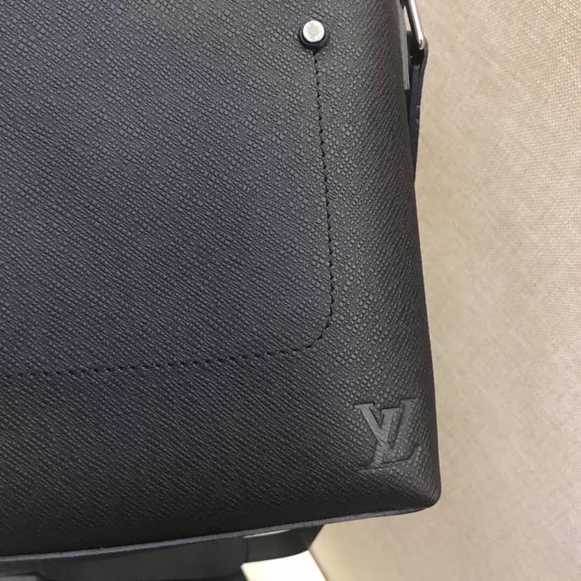 Louis Vuitton Taiga Pochette Grigori Mens Shoulder Bag Replica Black M30505