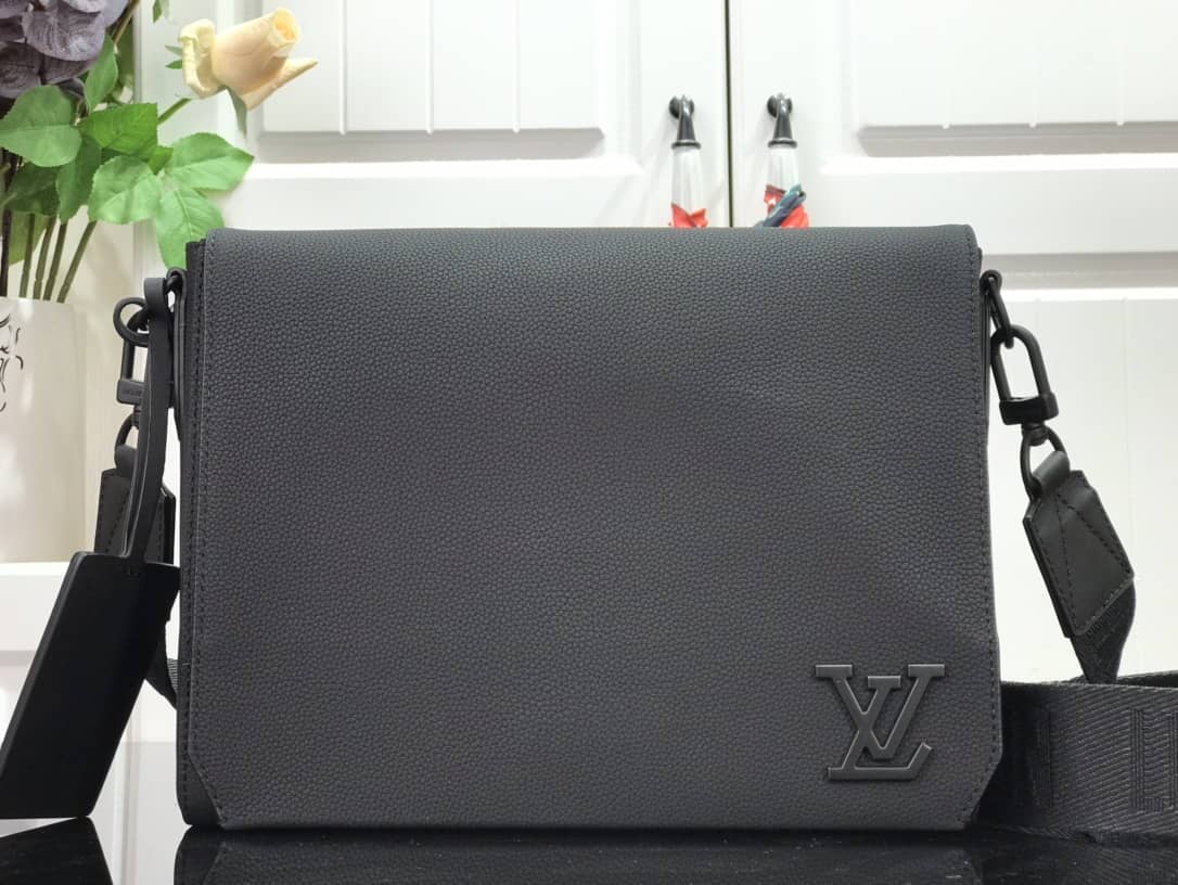 Louis Vuitton Leather Replica Messenger Crossbody Bag M57080