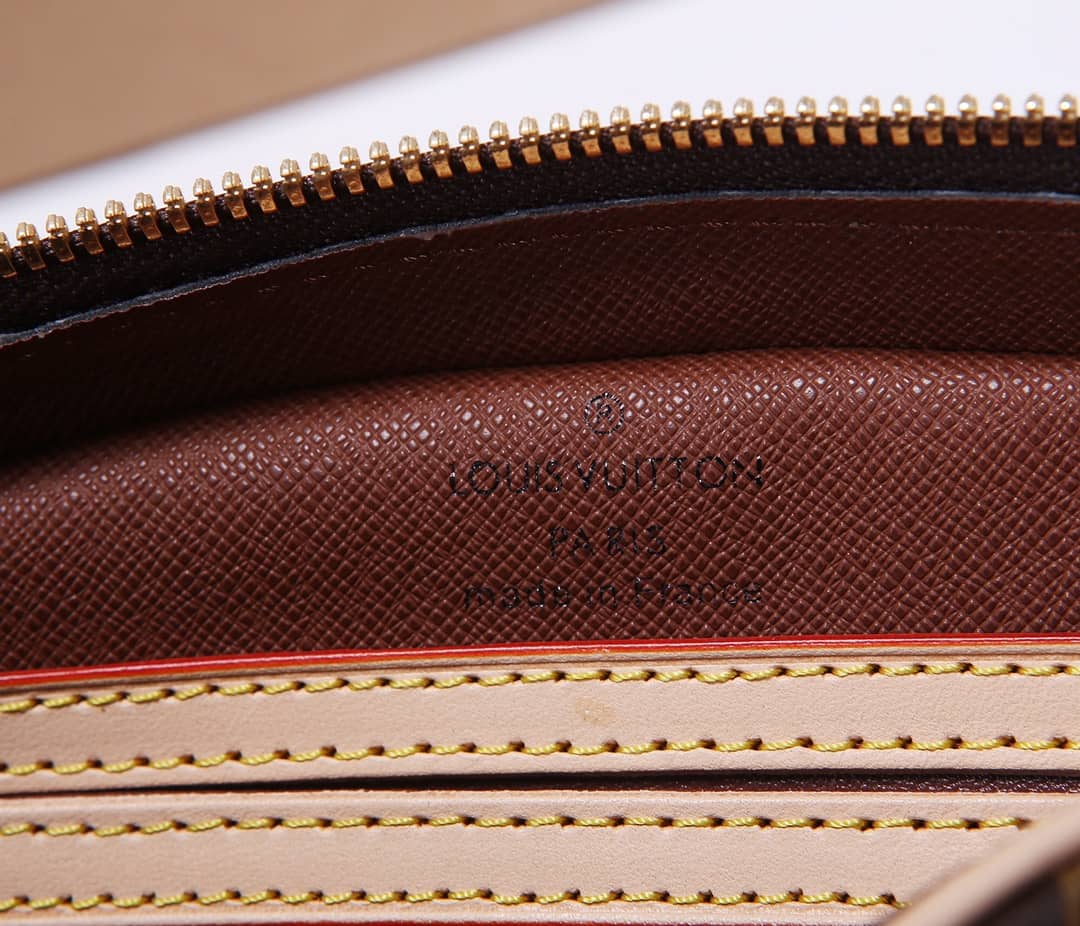 Louis Vuitton Semi-Circle Leather Replica Shoulder Bag M51221