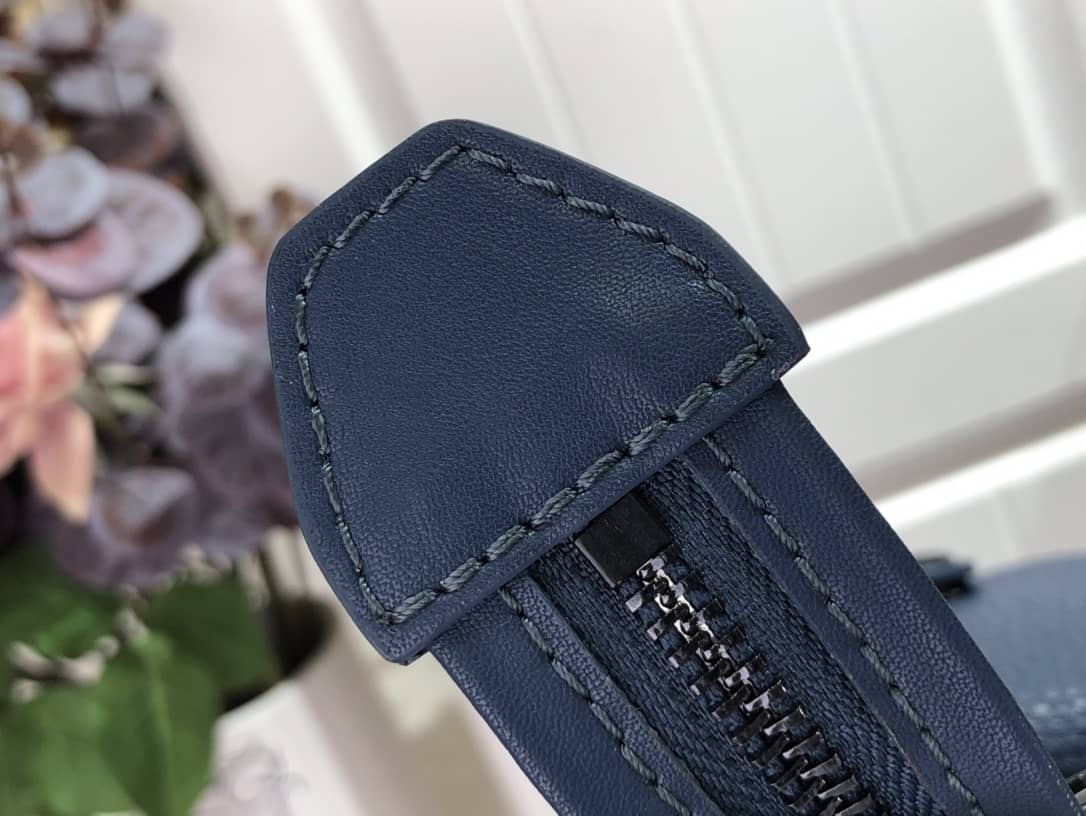 Louis Vuitton Flight Taurillon Leather Messenger Bag Replica M58493