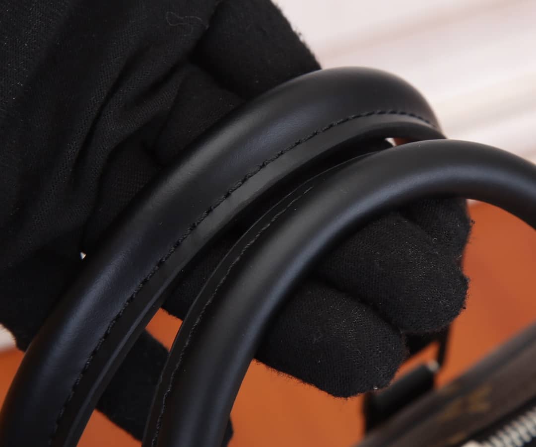 Louis Vuitton Porte Documents Voyage PM Replica M52005