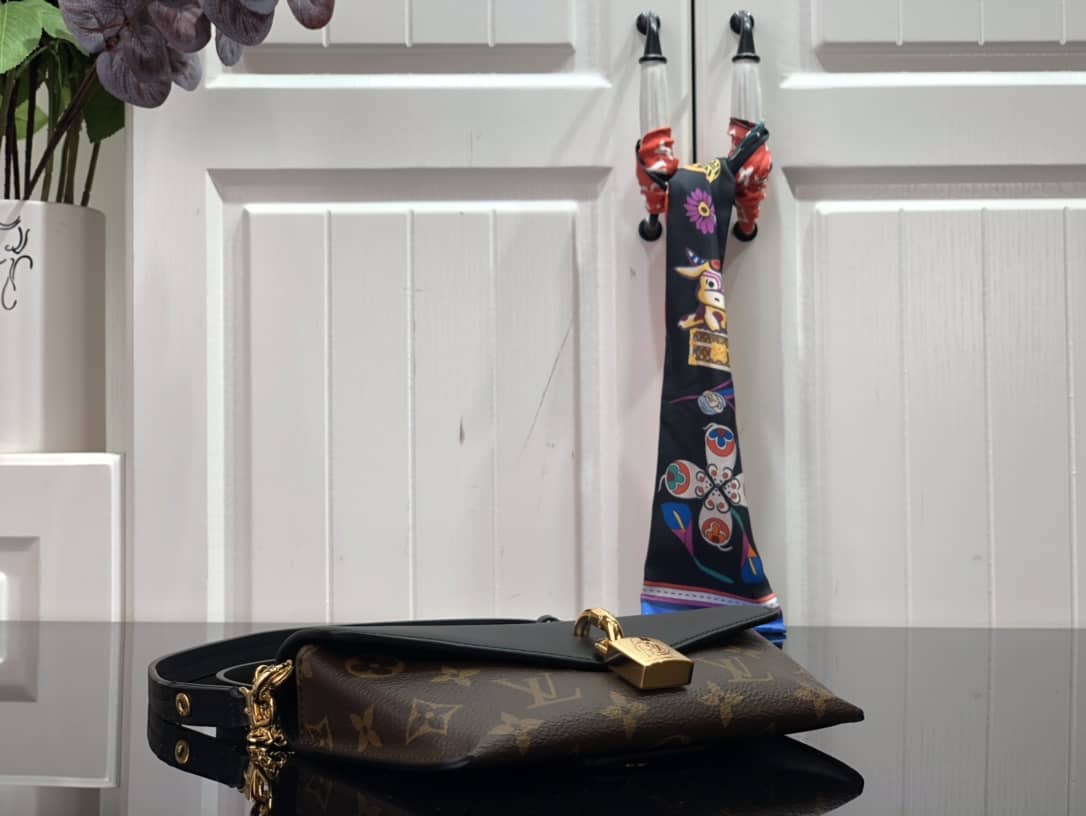 Louis Vuitton Padlock On Strap Monogram Replica Shoulder Bag Black M80559