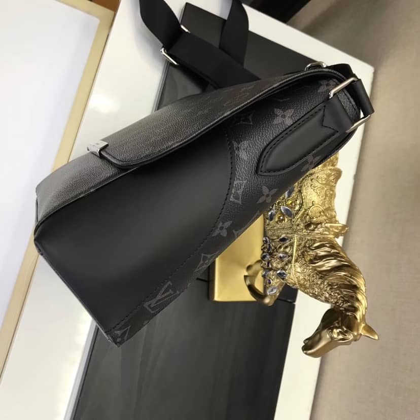 Louis Vuitton Monogram Eclipse Messenger MM Shoulder Bag Replica M40539