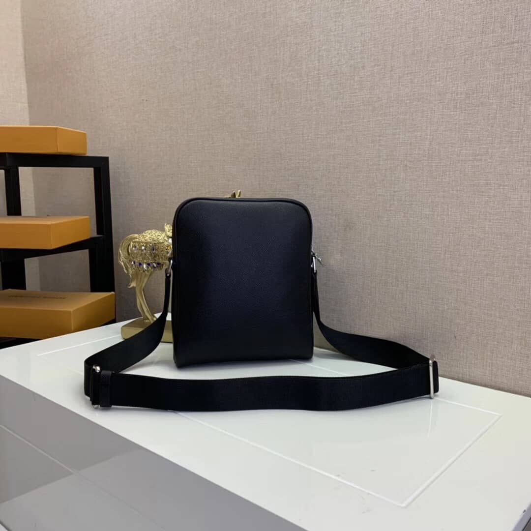 Louis Vuitton Alex BB Taiga Leather Replica Messenger Bag M30265