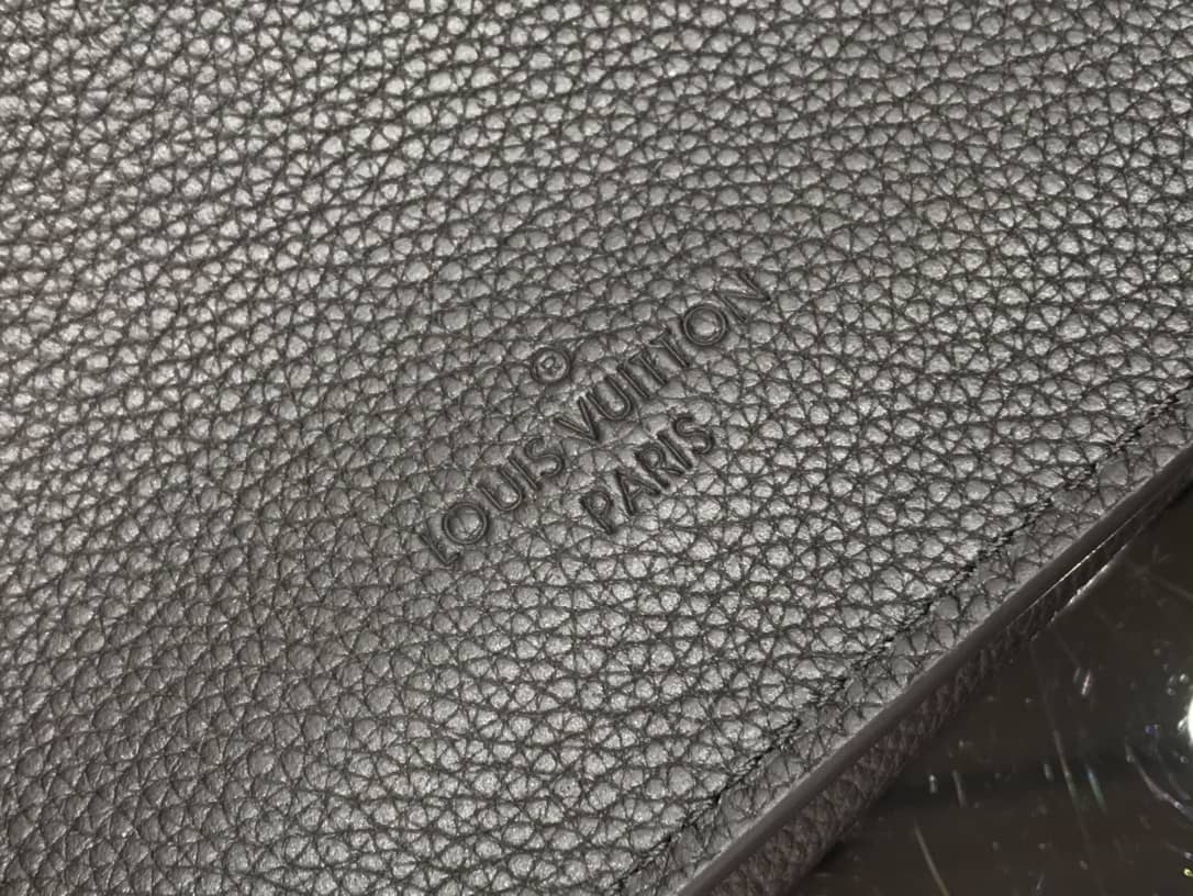 Louis Vuitton Aerogram Slingbag Replica Black M57081