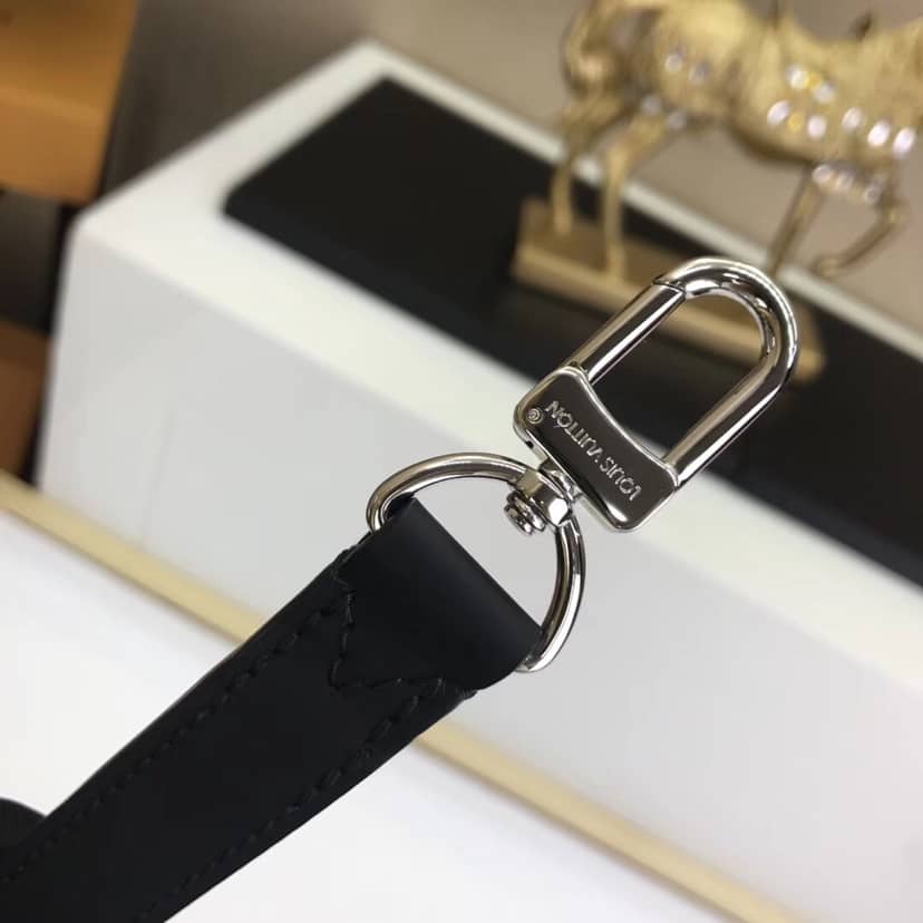 Louis Vuitton Kasai Taiga Leather Canvas Replica Clutch Black M33409