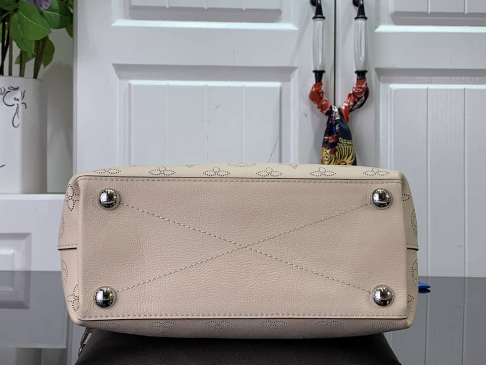 Louis Vuitton Why Knot MM Mahina Cream M20700 Replica Hobo