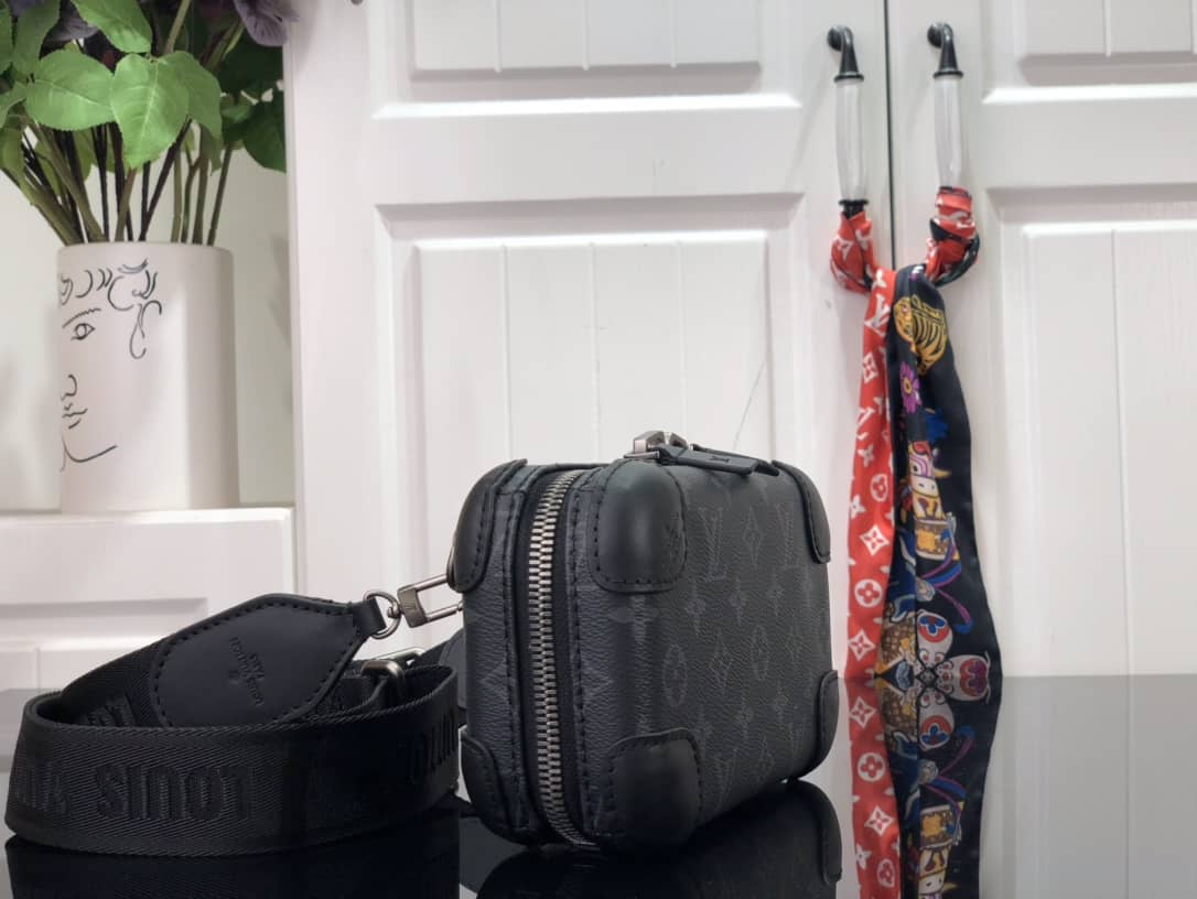 Louis Vuitton Horizon Clutch Monogram Eclipse Canvas Replica M45579