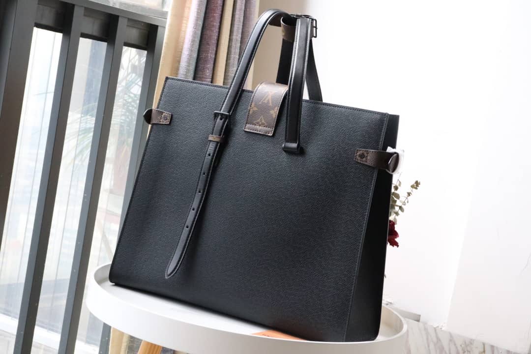 Louis Vuitton Retro Wearable Mens Shopping Bag Replica M30725