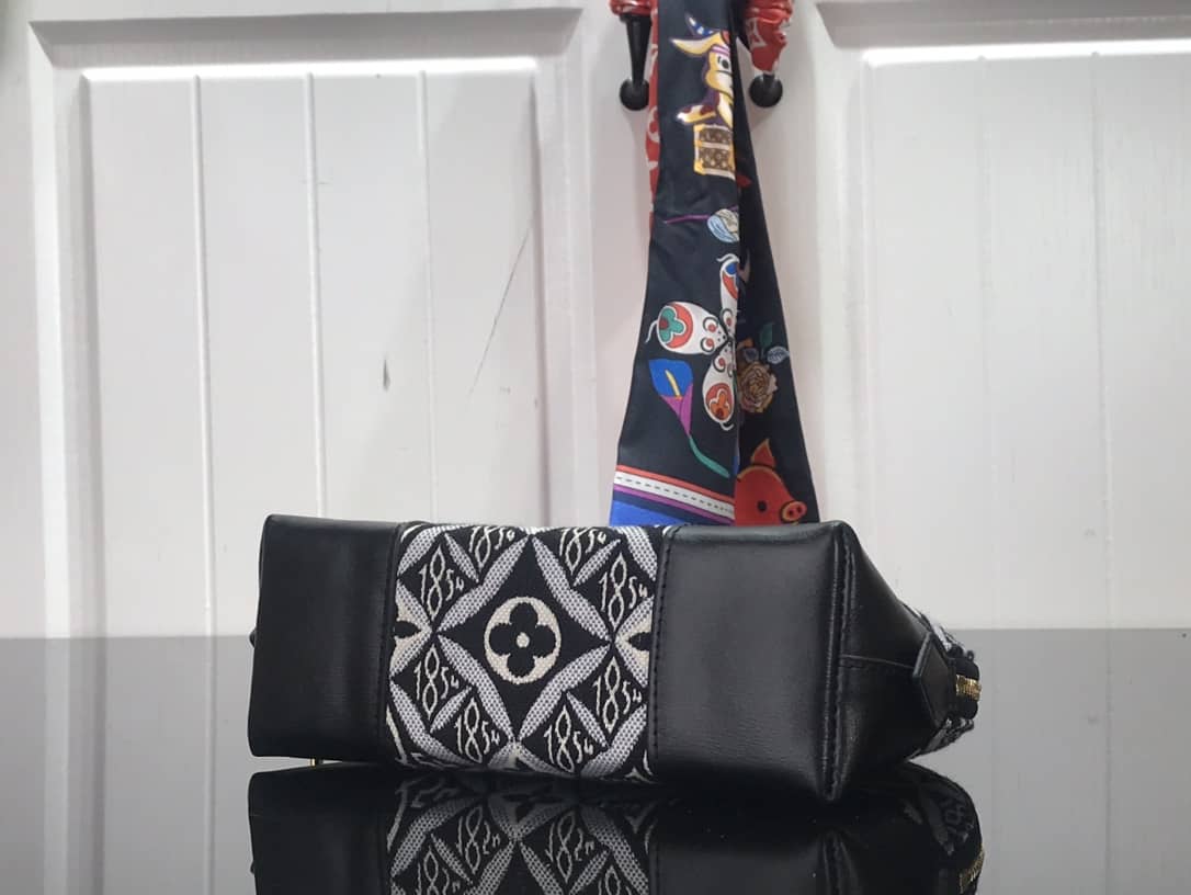 Louis Vuitton Monogram Cosmetic Bag Replica Black M69991