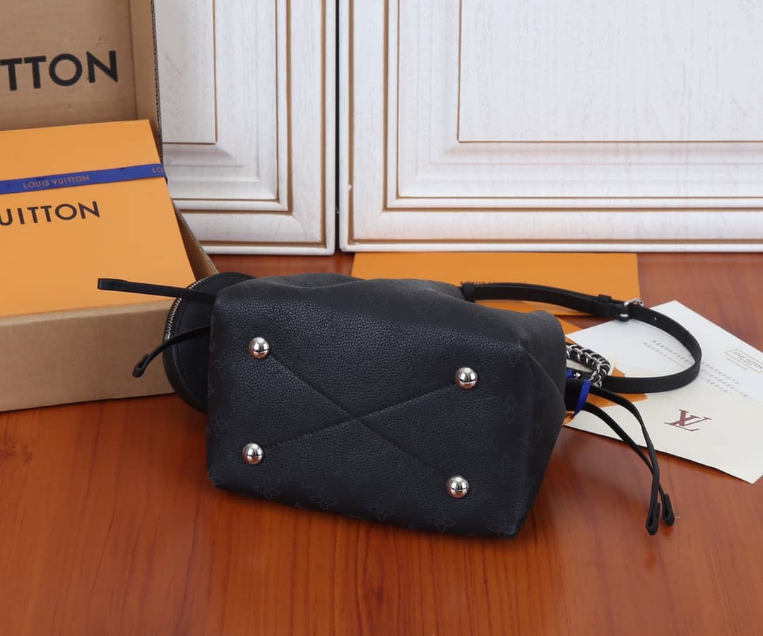 Louis Vuitton Bella Leather Replica Shoulder Bag Black M57070