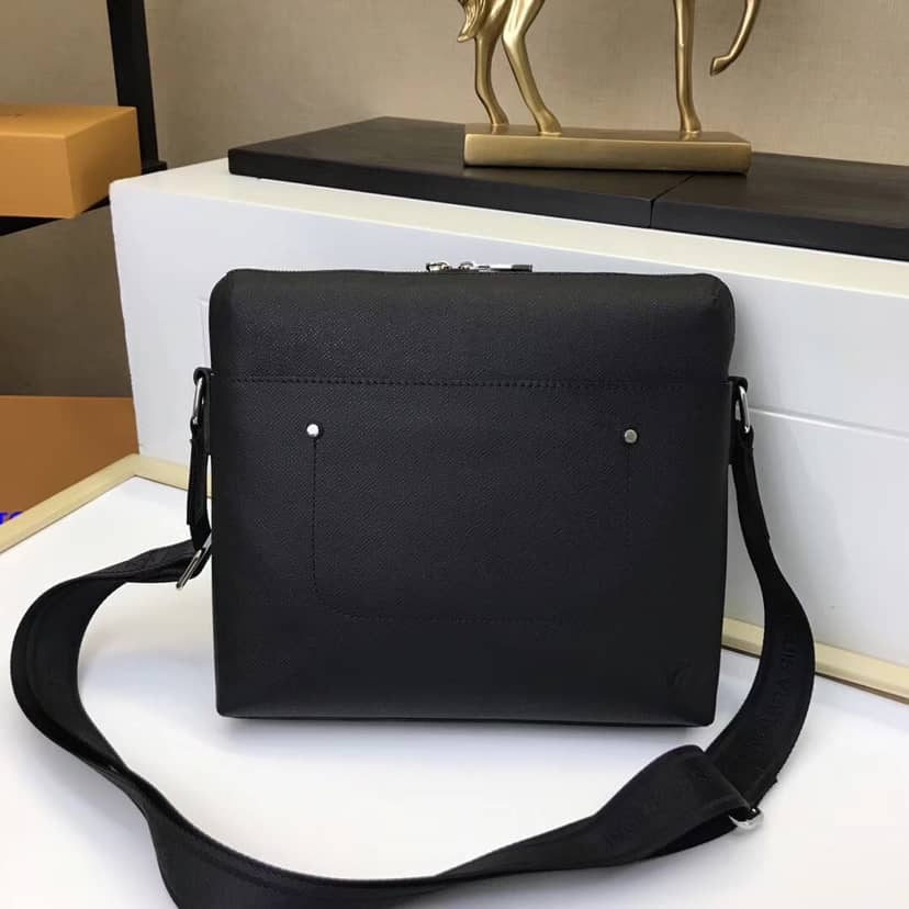 Louis Vuitton Taiga Grigori MM Messenger Bag Replica Black M30206