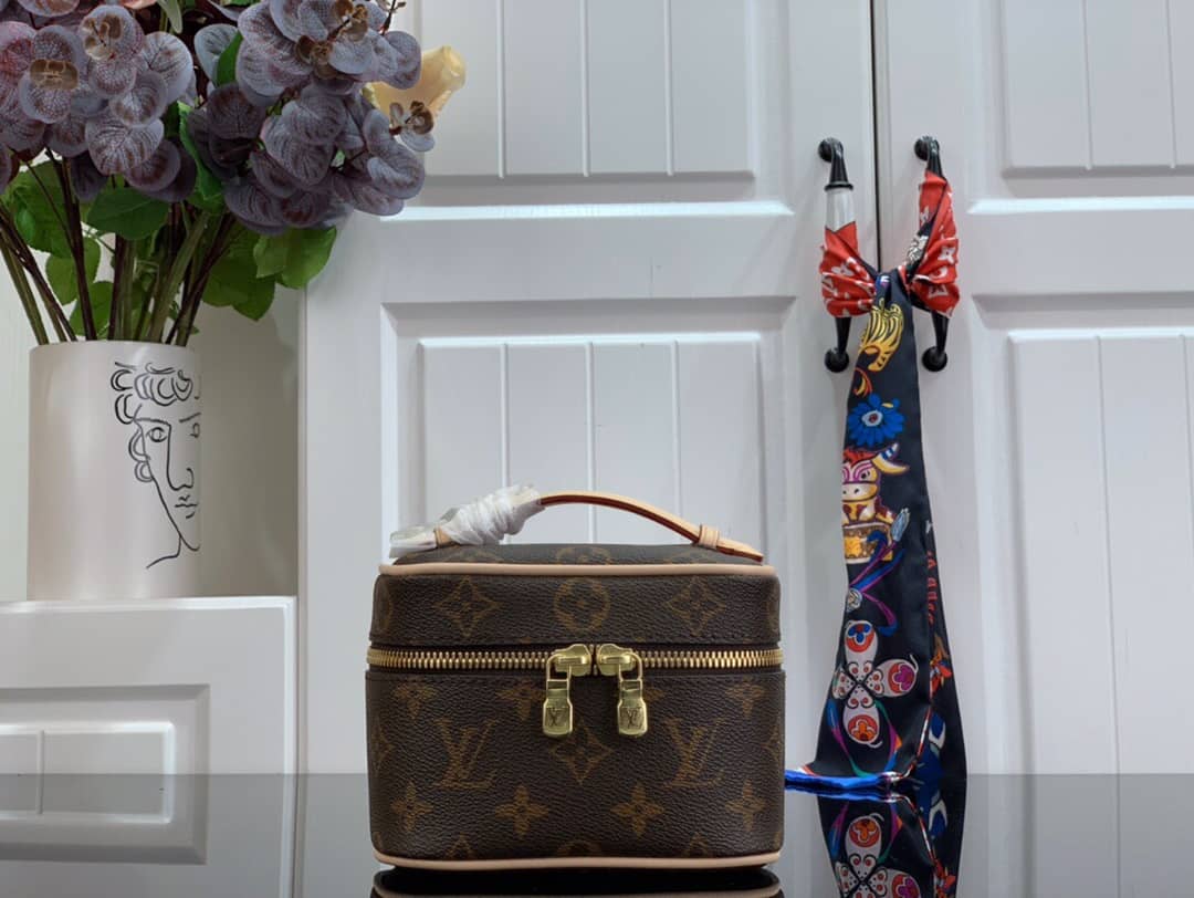 Louis Vuitton Mini Monogram Canvas Beauty Case Replica M44496
