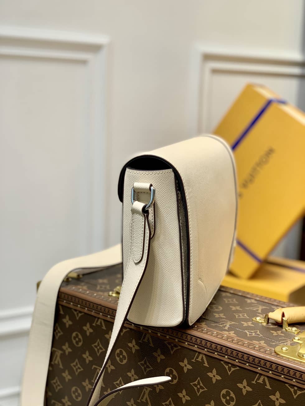 Louis Vuitton New Flap Taiga Noir M30807 Replica Messenger Bag