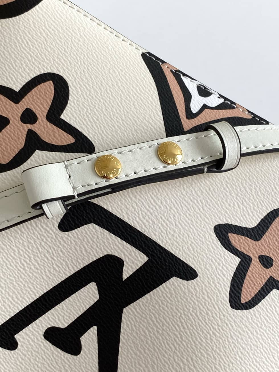 Louis Vuitton NeoNoe Monogram Giant Jungle White M44679 Replica Bucket Bag