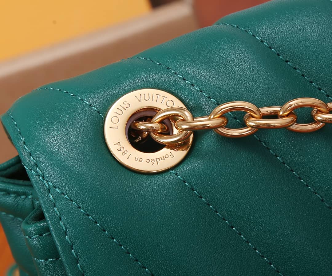 Louis Vuitton New Wave Chain Cowhide Leather Replica Shoulder Bag M58664